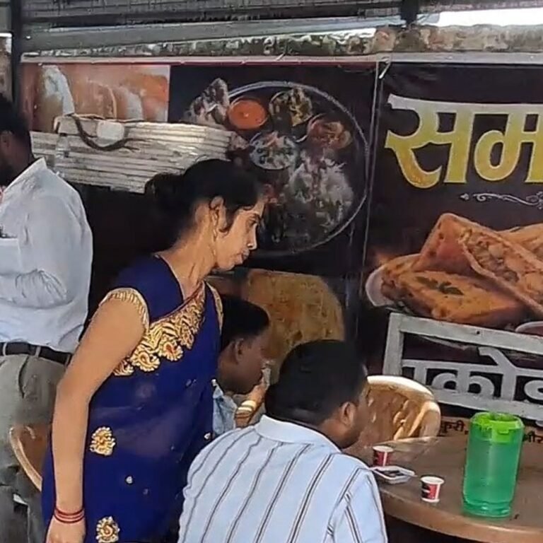 बहादुरपुर सीएचसी में रीना ने कैंटीन शुरू की:डेढ़ लाख रुपये की मदद से स्वरोजगार शुरू कर बनी आत्मनिर्भर