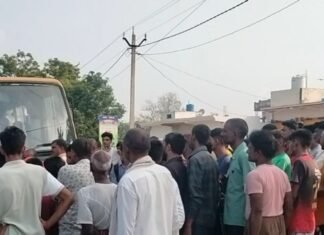 स्कूली बस की टक्कर से बाइक सवार की मौत:बहराइच-गोंडा मार्ग पर हादसा, बच्चों को लेकर जा रही थी बस स्कूली बस की टक्कर से बाइक सवार की मौत:बहराइच-गोंडा मार्ग पर हादसा, बच्चों को लेकर जा रही थी बस