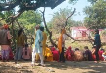 कुर्सहा में नवरात्रि के पहले दिन निकली कलश यात्रा:मोक्षद्वार पोखर तक पहुंची, क्षेत्र में दिखा भक्ति और उत्सव का माहौल कुर्सहा में नवरात्रि के पहले दिन निकली कलश यात्रा:मोक्षद्वार पोखर तक पहुंची, क्षेत्र में दिखा भक्ति और उत्सव का माहौल