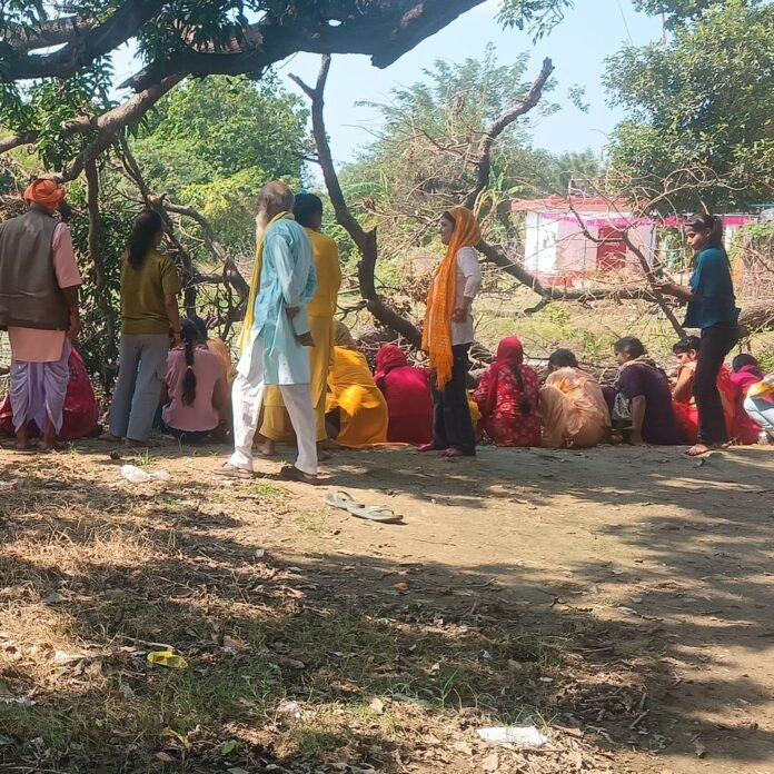 कुर्सहा में नवरात्रि के पहले दिन निकली कलश यात्रा:मोक्षद्वार पोखर तक पहुंची, क्षेत्र में दिखा भक्ति और उत्सव का माहौल