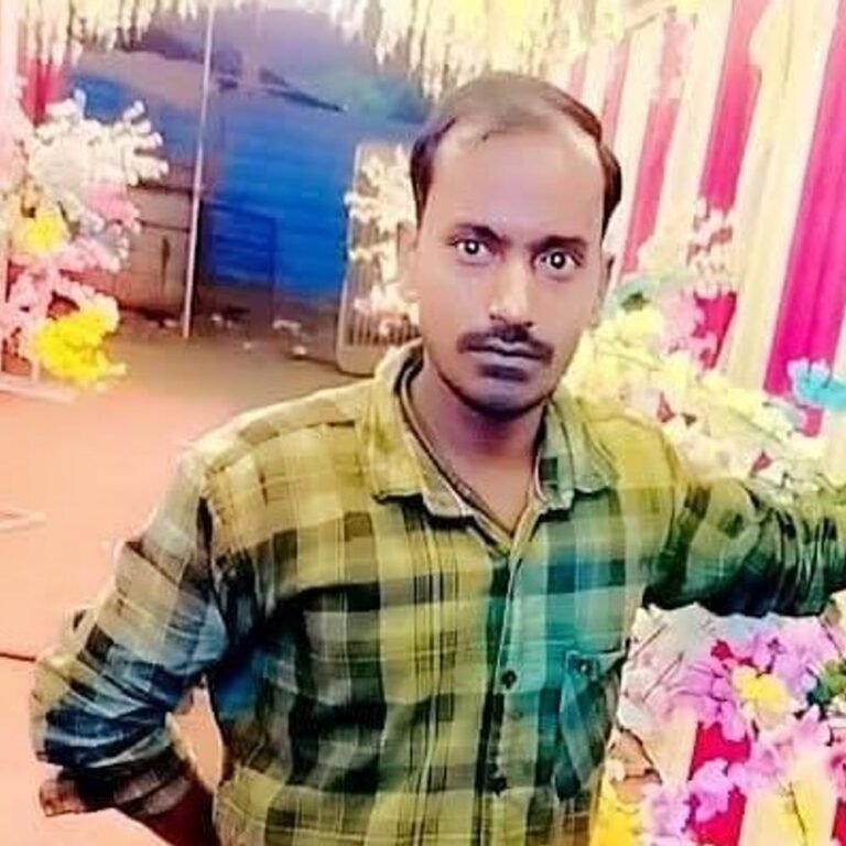 संदिग्ध हालात में घर में मिला युवक का शव:नवाबगंज मे पिता ने हत्या की आशंका जताई, सीने पर चोट के निशान; पुलिस जांच में जुटी