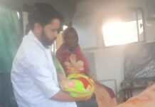बहराइच के चफरिया में एंबुलेंस में महिला का प्रसव:ईएमटी और पायलट की तत्परता से सुरक्षित हुआ, जच्चा-बच्चा दोनों स्वस्थ बहराइच के चफरिया में एंबुलेंस में महिला का प्रसव:ईएमटी और पायलट की तत्परता से सुरक्षित हुआ, जच्चा-बच्चा दोनों स्वस्थ