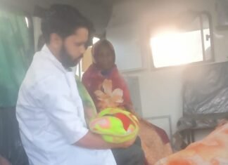बहराइच के चफरिया में एंबुलेंस में महिला का प्रसव:ईएमटी और पायलट की तत्परता से सुरक्षित हुआ, जच्चा-बच्चा दोनों स्वस्थ बहराइच के चफरिया में एंबुलेंस में महिला का प्रसव:ईएमटी और पायलट की तत्परता से सुरक्षित हुआ, जच्चा-बच्चा दोनों स्वस्थ
