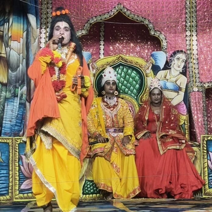 चमरूपुर में रामलीला शुरू, नारद मोह की लीला का मंचन:कलाकारों ने निभाए विष्णु, शंकर, नारद और इंद्र के किरदार