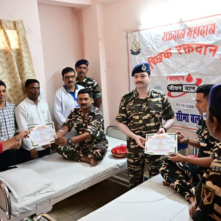 महराजगंज SSB में 9 यूनिट रक्त हुआ जमा:राष्ट्रीय स्वैच्छिक रक्तदान दिवस पर 22वीं वाहिनी SSB ने किया आयोजन