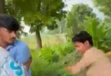 छावनी में छात्र की हॉकी और थप्पड़ों से पिटाई:बाग में घेरकर बेरहमी से पीटा, वीडियो वायरल; पुलिस ने केस दर्ज किया छावनी में छात्र की हॉकी और थप्पड़ों से पिटाई:बाग में घेरकर बेरहमी से पीटा, वीडियो वायरल; पुलिस ने केस दर्ज किया