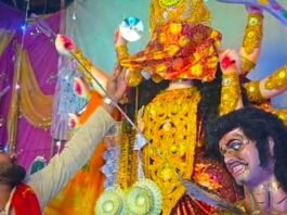 भाजपा नेता ने मां जननी की आंखों की पट्टी खोली:धन्धरा में दिव्य स्वरूप के दर्शन कर श्रद्धालु हुए भावविभोर, जयकारों से गूंजा दरबार भाजपा नेता ने मां जननी की आंखों की पट्टी खोली:धन्धरा में दिव्य स्वरूप के दर्शन कर श्रद्धालु हुए भावविभोर, जयकारों से गूंजा दरबार