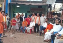 नुक्कड़ नाटक में दिखाया मोदी के 25 साल का सफर:गुजरात भूकंप राहत से उज्ज्वला योजना तक, उपलब्धियों और योजनाओं का मंचन नुक्कड़ नाटक में दिखाया मोदी के 25 साल का सफर:गुजरात भूकंप राहत से उज्ज्वला योजना तक, उपलब्धियों और योजनाओं का मंचन