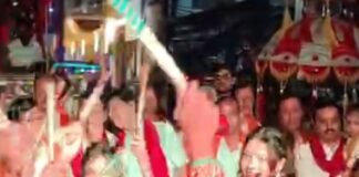 नानपारा में महाराजा अग्रसेन जयंती पर निकली शोभायात्रा:तीन दिवसीय उत्सव का आज हवन-पूजन के साथ होगा समापन, समाज के लोगों ने लिया हिस्सा। नानपारा में महाराजा अग्रसेन जयंती पर निकली शोभायात्रा:तीन दिवसीय उत्सव का आज हवन-पूजन के साथ होगा समापन, समाज के लोगों ने लिया हिस्सा।