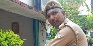 नासिरगंज पुलिस चौकी पर गांधी-शास्त्री जयंती मनाई गई:पुलिस स्टाफ ने दी श्रद्धांजलि, चौकी प्रभारी ने दिलाई जनसेवा की शपथ