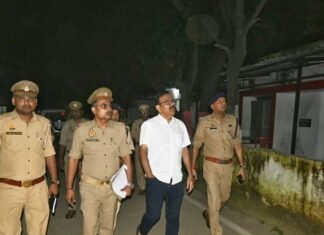 वाल्टरगंज थाने का एसपी ओमवीर सिंह ने किया औचक निरीक्षण:एसपी को देख पुलिसकर्मियों में हड़कंप, व्यवस्थाएं परखीं और निर्देश दिए वाल्टरगंज थाने का एसपी ओमवीर सिंह ने किया औचक निरीक्षण:एसपी को देख पुलिसकर्मियों में हड़कंप, व्यवस्थाएं परखीं और निर्देश दिए