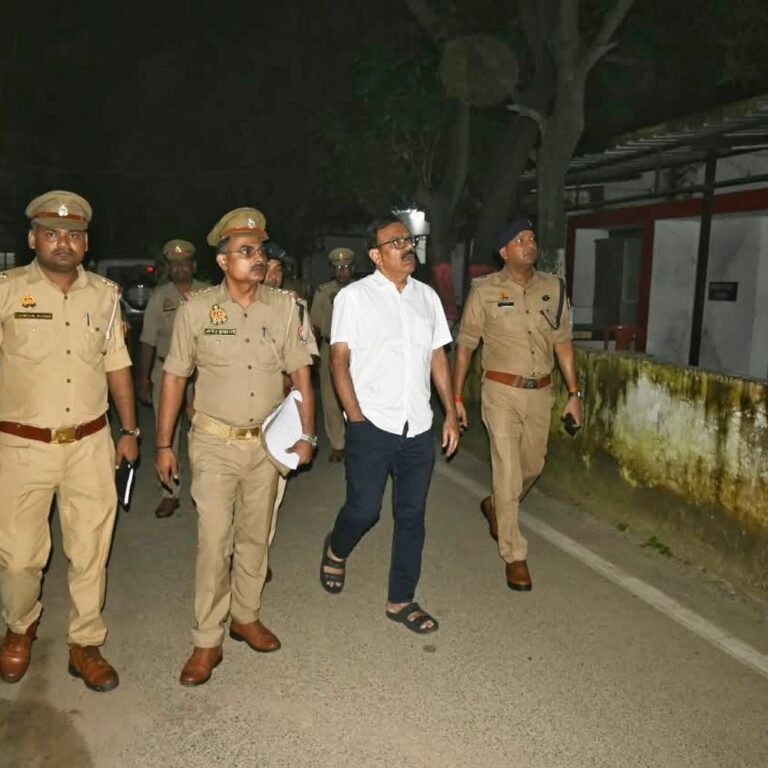 वाल्टरगंज थाने का एसपी ओमवीर सिंह ने किया औचक निरीक्षण:एसपी को देख पुलिसकर्मियों में हड़कंप, व्यवस्थाएं परखीं और निर्देश दिए