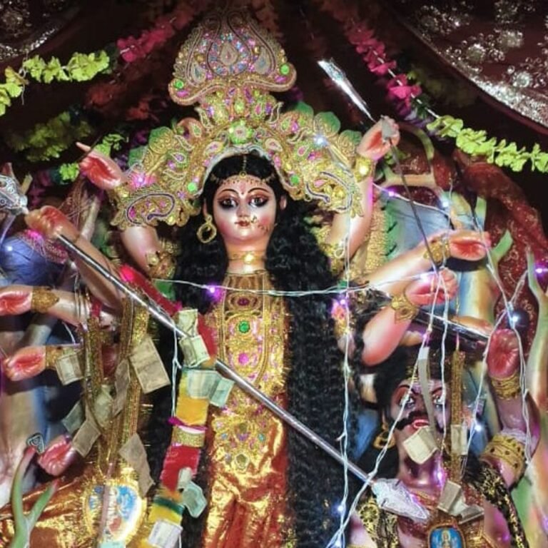 श्रावस्ती में पांचवें दिन मां स्कंदमाता की आराधना:कई जगह हटी माता के आंखों से पट्टी, देवी जागरण से भक्तिमय रहा माहौल, उमड़ा आस्था का सैलाब