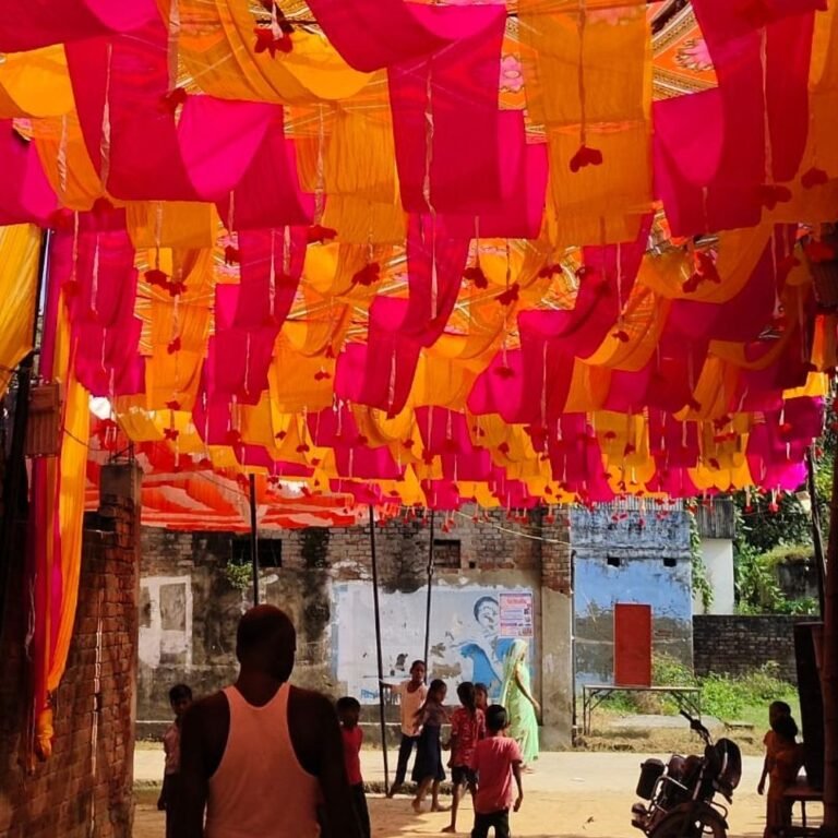 श्रावस्ती में शारदीय नवरात्र शुरू:सिरसिया क्षेत्र में मां शैलपुत्री की पूजा के साथ भक्तिमय हुआ माहौल, पंडाल सजने लगे