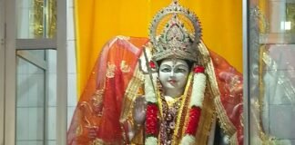 नवरात्र के पहले दिन मंदिरों में उमड़ी भक्तों की भीड़:हर्रैया के मां कात्यायनी मंदिर में सुबह से लगा तांता, मां शैलपुत्री की हुई पूजा नवरात्र के पहले दिन मंदिरों में उमड़ी भक्तों की भीड़:हर्रैया के मां कात्यायनी मंदिर में सुबह से लगा तांता, मां शैलपुत्री की हुई पूजा