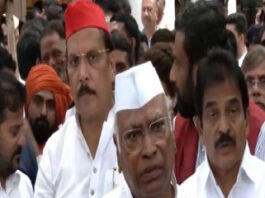 लोकतांत्रिक अधिकारों को लगातार कमजोर कर रही सरकार: राहुल और खड़गे का आरोप