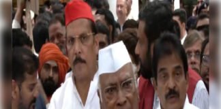 लोकतांत्रिक अधिकारों को लगातार कमजोर कर रही सरकार: राहुल और खड़गे का आरोप
