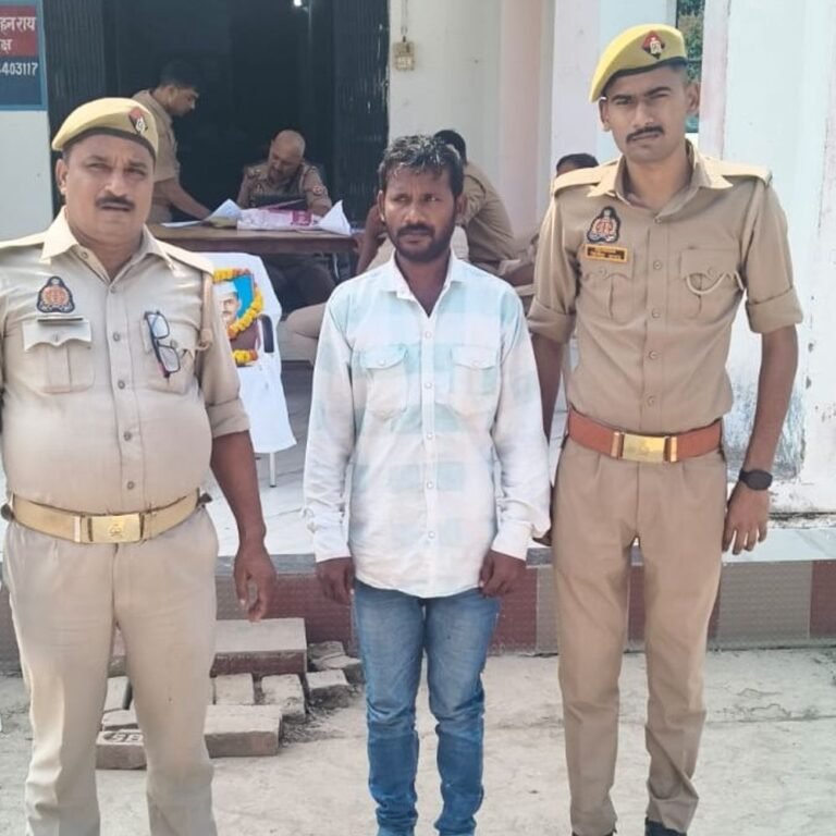 एक साल से फरार शातिर चोर गिरफ्तार:मुंडेरवा चीनीमिल चोरी का आरोपी, कुर्की आदेश के बाद जगदीशपुर से पकड़ाया