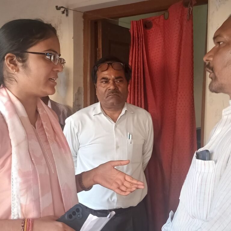 गन्ना समिति रिकॉर्ड न मिलने पर किसानों का धरना खत्म:बस्ती में 10 दिन में ब्यौरा देने के लिखित आश्वासन पर भाकियू ने समाप्त किया प्रदर्शन