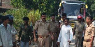बस-बाइक की टक्कर में बाइक सवार गंभीर घायल:चिल्हिया थाना क्षेत्र में हादसा, जिला अस्पताल में भर्ती, हालत गंभीर बस-बाइक की टक्कर में बाइक सवार गंभीर घायल:चिल्हिया थाना क्षेत्र में हादसा, जिला अस्पताल में भर्ती, हालत गंभीर