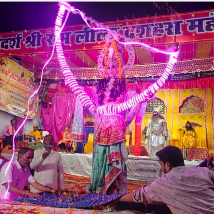 मिहीपुरवा में रामलीला महोत्सव में धनुष भंग का मंचन:सीता स्वयंवर और परशुराम-लक्ष्मण संवाद ने दर्शकों को खूब रोमांचित किया