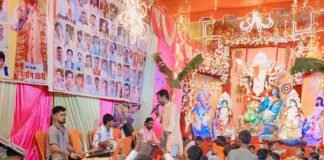 इटवा में मां भगवती जागरण का चौथा दिन:पंडालों में उमड़ रहे श्रद्धालु, गुरुवार को खुलेगी माता की आंखों की पट्टी इटवा में मां भगवती जागरण का चौथा दिन:पंडालों में उमड़ रहे श्रद्धालु, गुरुवार को खुलेगी माता की आंखों की पट्टी