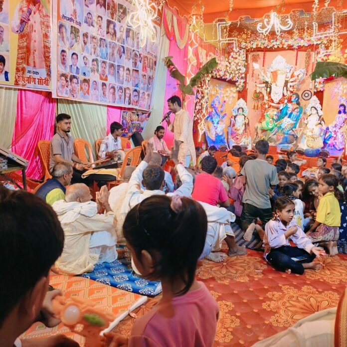 इटवा में मां भगवती जागरण का चौथा दिन:पंडालों में उमड़ रहे श्रद्धालु, गुरुवार को खुलेगी माता की आंखों की पट्टी