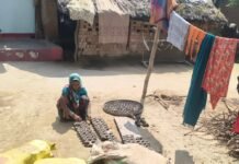 पति की मौत के बाद प्रेमा देवी ने नहीं मानी:मिट्टी के बर्तन बनाकर बनीं आत्मनिर्भर, बेटा-बहू और बेटियां भी दे रहीं साथ पति की मौत के बाद प्रेमा देवी ने नहीं मानी:मिट्टी के बर्तन बनाकर बनीं आत्मनिर्भर, बेटा-बहू और बेटियां भी दे रहीं साथ