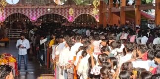 नवरात्र के पहले दिन मांलेहड़ादेवी मंदिर में उमड़ी भीड़:पांडवों की आराधना से जुड़ी मान्यता, यूपी-बिहार और नेपाल से भी आते हैं भक्त नवरात्र के पहले दिन मांलेहड़ादेवी मंदिर में उमड़ी भीड़:पांडवों की आराधना से जुड़ी मान्यता, यूपी-बिहार और नेपाल से भी आते हैं भक्त