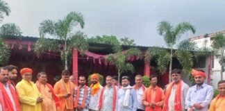 बनकटी ब्लॉक पदाधिकारियों को हिंदू युवा वाहिनी ने किया सम्मानित:सनातन धर्म और गौ रक्षा के लिए काम करने का दिया संदेश बनकटी ब्लॉक पदाधिकारियों को हिंदू युवा वाहिनी ने किया सम्मानित:सनातन धर्म और गौ रक्षा के लिए काम करने का दिया संदेश