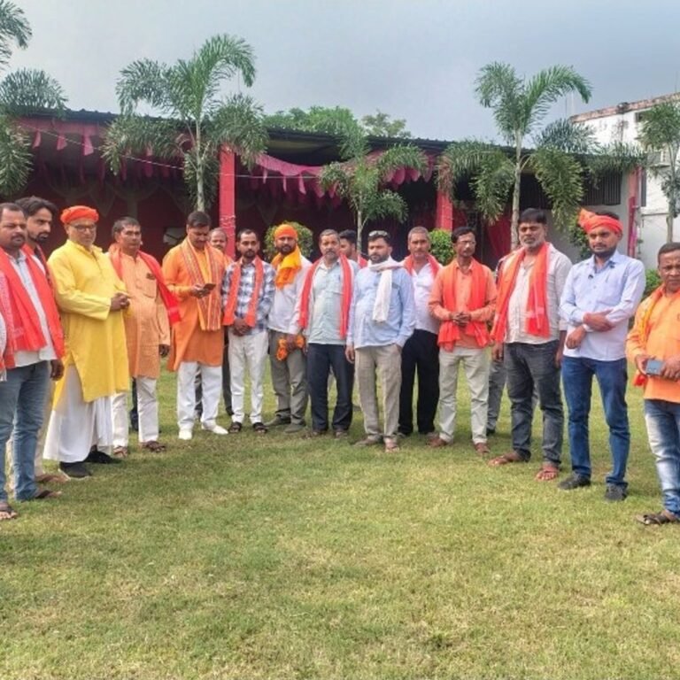 बनकटी ब्लॉक पदाधिकारियों को हिंदू युवा वाहिनी ने किया सम्मानित:सनातन धर्म और गौ रक्षा के लिए काम करने का दिया संदेश