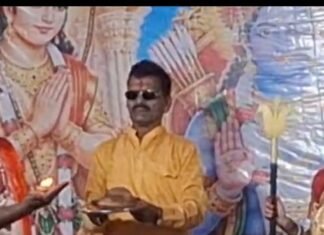 कृष्ण-सुदामा की मित्रता की लीला ने मोहा मन:जमुनहा में प्रेम और सच्ची दोस्ती का दिया संदेश, भावुक हुए श्रद्धालु कृष्ण-सुदामा की मित्रता की लीला ने मोहा मन:जमुनहा में प्रेम और सच्ची दोस्ती का दिया संदेश, भावुक हुए श्रद्धालु