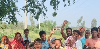 कासिमबन कट्टी गांव में 25 दिन से बिजली सप्लाई ठप:ट्रांसफॉर्मर गिरने से ग्रामीण परेशान, विभाग को दिया दो दिन का अल्टीमेटम कासिमबन कट्टी गांव में 25 दिन से बिजली सप्लाई ठप:ट्रांसफॉर्मर गिरने से ग्रामीण परेशान, विभाग को दिया दो दिन का अल्टीमेटम