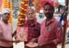 मिठौरा मार्केट में नवरात्रि से पहले भीड़ उमड़ी:पूजा-पाठ के सामान खरीदने पहुंचे लोग, कई जगहों पंडालों की सजावट अंतिम दौर में मिठौरा मार्केट में नवरात्रि से पहले भीड़ उमड़ी:पूजा-पाठ के सामान खरीदने पहुंचे लोग, कई जगहों पंडालों की सजावट अंतिम दौर में