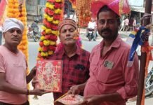 मिठौरा मार्केट में नवरात्रि से पहले भीड़ उमड़ी:पूजा-पाठ के सामान खरीदने पहुंचे लोग, कई जगहों पंडालों की सजावट अंतिम दौर में मिठौरा मार्केट में नवरात्रि से पहले भीड़ उमड़ी:पूजा-पाठ के सामान खरीदने पहुंचे लोग, कई जगहों पंडालों की सजावट अंतिम दौर में