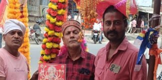 मिठौरा मार्केट में नवरात्रि से पहले भीड़ उमड़ी:पूजा-पाठ के सामान खरीदने पहुंचे लोग, कई जगहों पंडालों की सजावट अंतिम दौर में मिठौरा मार्केट में नवरात्रि से पहले भीड़ उमड़ी:पूजा-पाठ के सामान खरीदने पहुंचे लोग, कई जगहों पंडालों की सजावट अंतिम दौर में