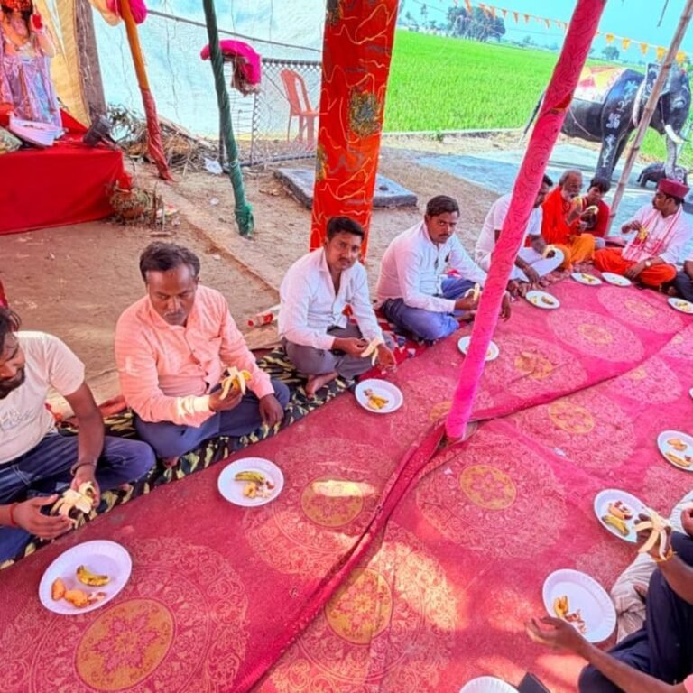 इटवा में हियुवा ने फलाहार कार्यक्रम कर सामाजिक समरसता पर-जोर:नवरात्रि पर्व पर कार्यकर्ताओं ने राष्ट्रहित और नारी सम्मान का संकल्प लिया