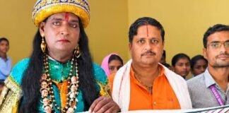 बलरामपुर में जादूगर मिस्टर इंडिया ने बच्चों को किया जागरूक:बेटी बचाओ, बाल विवाह और दहेज प्रथा जैसे मुद्दों पर दी जानकारी बलरामपुर में जादूगर मिस्टर इंडिया ने बच्चों को किया जागरूक:बेटी बचाओ, बाल विवाह और दहेज प्रथा जैसे मुद्दों पर दी जानकारी