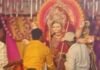 मां जगदंबा की आंखों से पट्टी हटते ही गूंजे जयकारे:अकारा में प्रधान ने दिए 25,500 रुपए, भक्तिमय हुआ माहौल मां जगदंबा की आंखों से पट्टी हटते ही गूंजे जयकारे:अकारा में प्रधान ने दिए 25,500 रुपए, भक्तिमय हुआ माहौल