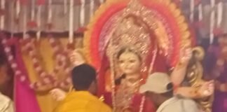 मां जगदंबा की आंखों से पट्टी हटते ही गूंजे जयकारे:अकारा में प्रधान ने दिए 25,500 रुपए, भक्तिमय हुआ माहौल मां जगदंबा की आंखों से पट्टी हटते ही गूंजे जयकारे:अकारा में प्रधान ने दिए 25,500 रुपए, भक्तिमय हुआ माहौल