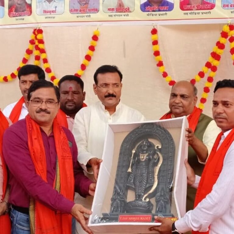 इटवा में पूर्व मंत्री सतीश द्विवेदी शिक्षक संगोष्ठी में शामिल:राष्ट्रीय शैक्षिक महासंघ ने किया आयोजन, शिक्षकों को किया सम्मानित