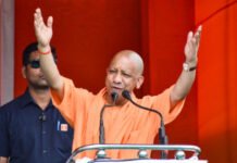 यूपी की आंगनबाड़ी कार्यकत्रियों और सहायिकाओं को अब हर साल मिलेंगी तीन साड़ियां