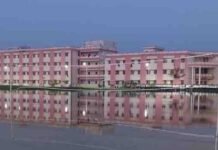 63 करोड़ की लागत से बना 'अटल आवासीय विद्यालय' जलमग्न:बस्ती में फैला डेंगू व इंसेफेलाइटिस का खौफ