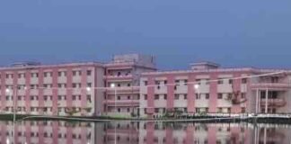 63 करोड़ की लागत से बना 'अटल आवासीय विद्यालय' जलमग्न:बस्ती में फैला डेंगू व इंसेफेलाइटिस का खौफ