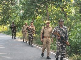 पुलिस अधीक्षक बलरामपुर के निर्देशानुसार,इंडो-नेपाल बॉर्डर क्षेत्र में शांति-सुरक्षा बनाए रखने हेतु पुलिस एवं एसएसबी की संयुक्त टीम द्वारा की गई पैदल गश्त एवं सघन चेकिंग अभियान*