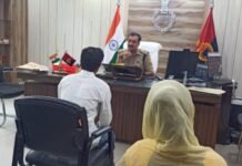 पुलिस अधीक्षक बलरामपुर द्वारा पुलिस अधीक्षक कार्यालय में की गई जनसुनवाई*