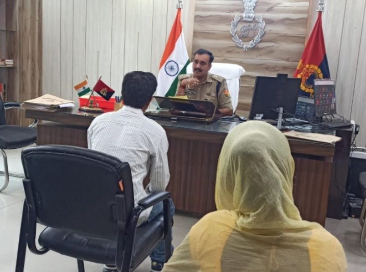 पुलिस अधीक्षक बलरामपुर द्वारा पुलिस अधीक्षक कार्यालय में की गई जनसुनवाई*