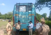 यातायात नियमों के अनुपालन हेतु संयुक्त चेकिंग अभियान* *मानक के अनुरूप न मिलने पर 01 स्लीपर बस सीज, 02 बसों का चालान*