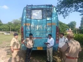 यातायात नियमों के अनुपालन हेतु संयुक्त चेकिंग अभियान* *मानक के अनुरूप न मिलने पर 01 स्लीपर बस सीज, 02 बसों का चालान*