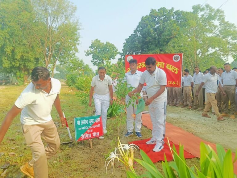 62वीं वाहिनी सशस्त्र सीमा बल, भिनगा में स्वच्छता अभियान के तहत स्वच्छता शपथ एवं “एक पेड़ माँ के नाम” वृक्षारोपण कार्यक्रम आयोजित “सशक्त बासठ – हर चुनौती पर विजय” भिनगा (श्रावस्ती), 02 अक्टूबर 2026।